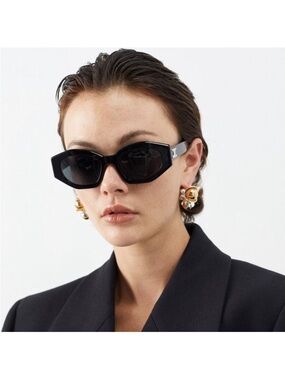 New! Celine Sunglasses CL40238U 01A, Triomphe, Black, Authentic $550